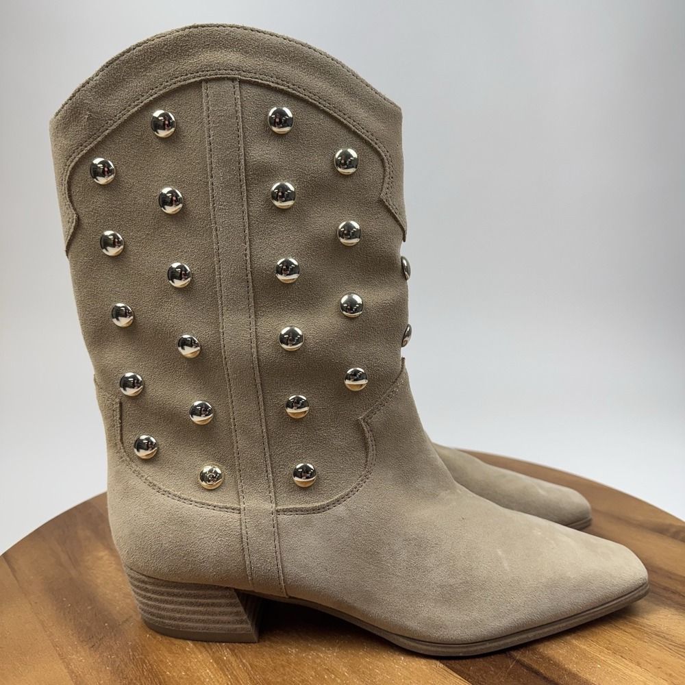 New NWOB Womens Vince Camuto Prilie Taupe Suede Studded Western Boots Size 8 M